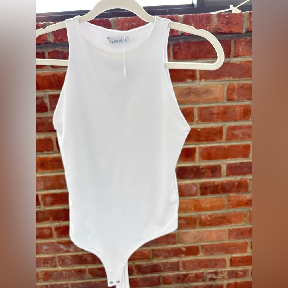 ReoRia White Sleeveless Bodysuit
